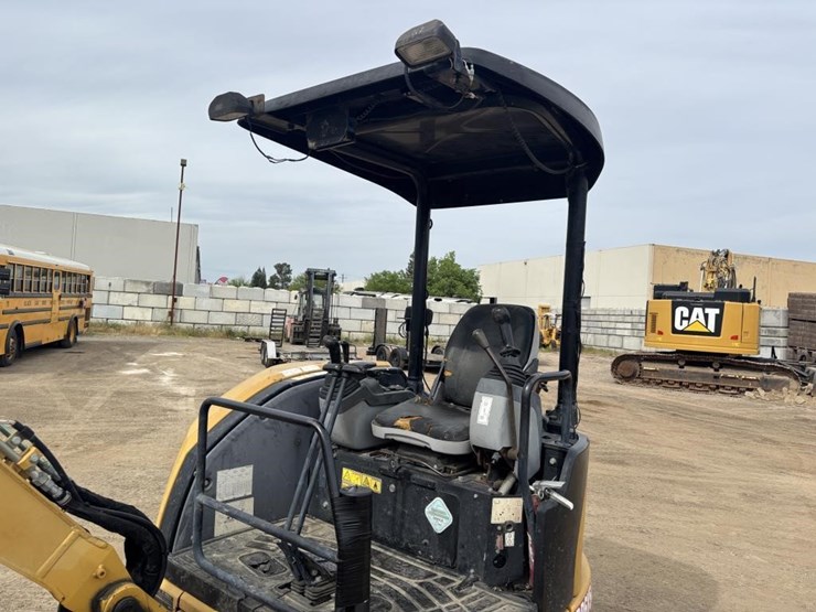 2010-caterpillar-303-image-26