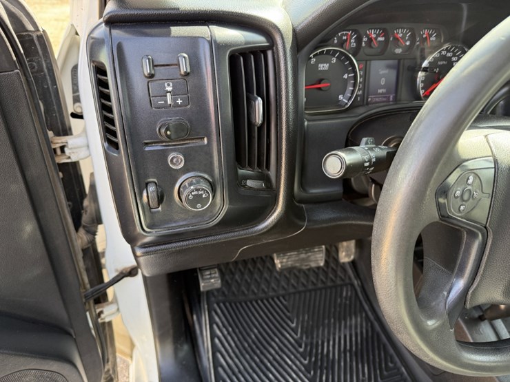 2016-chevrolet-silverado-3500hd-image-17