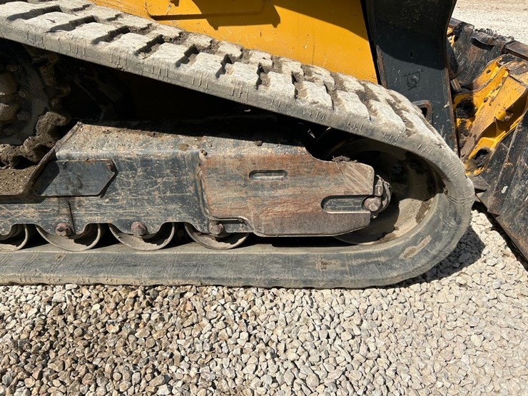 2019-deere-317g-image-15