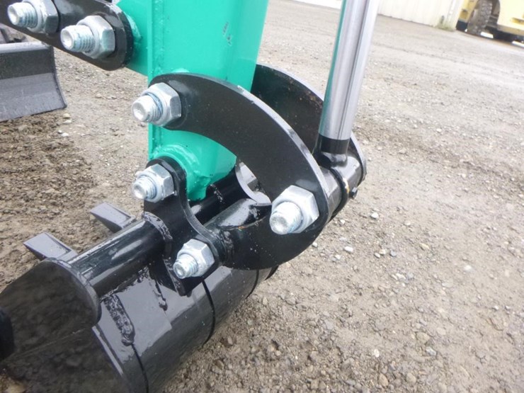 2026-agt-h15r-hydraulic-excavator-image-11