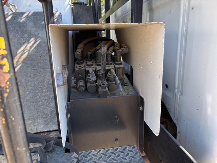 2010-ford-f750-image-33