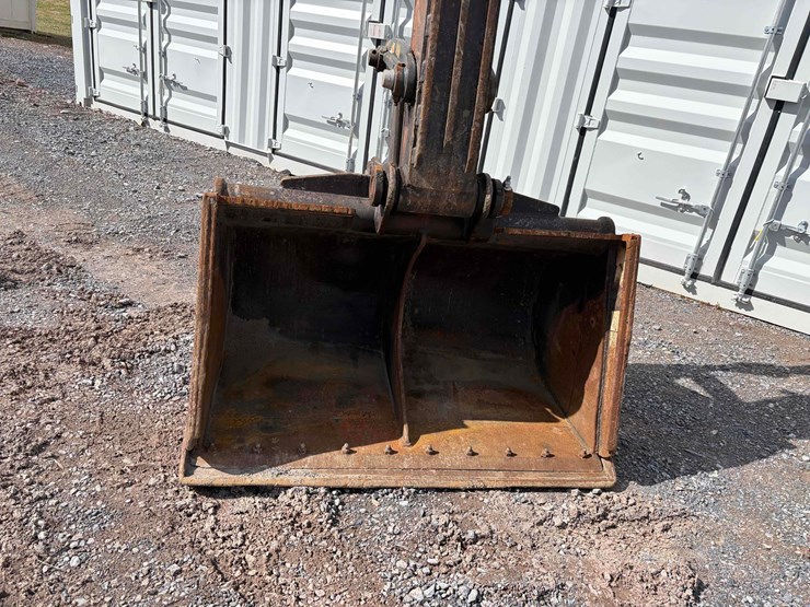 2017-hyundai-hx300-lr-image-8