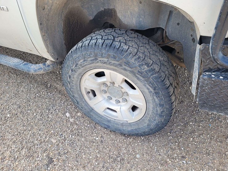 2010-chevrolet-silverado-2500-lt-image-5