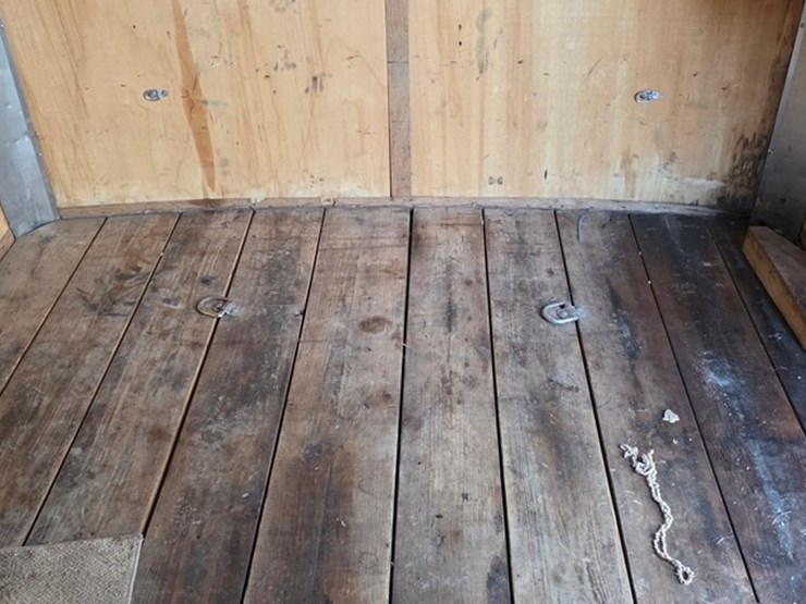 2013-united-trailer-2-axle-20'-box-trailer-(title)-image-32