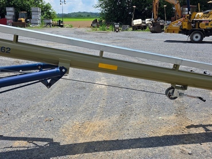 new-harvest-t862-8"x62'-transport-auger-image-32