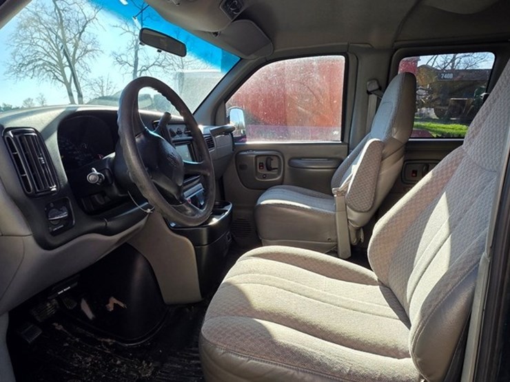 2000-chevrolet-3500-image-33