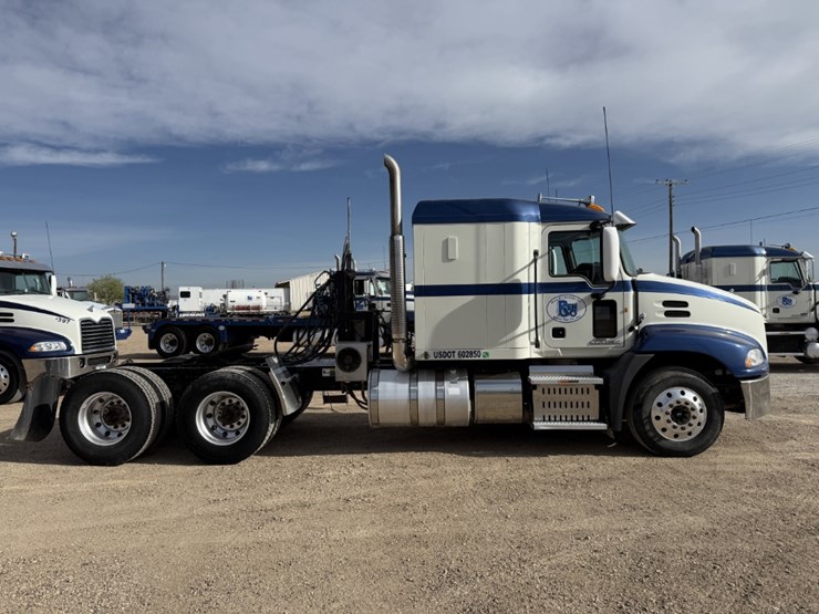 2015-mack-pinnacle-cxu613-image-4