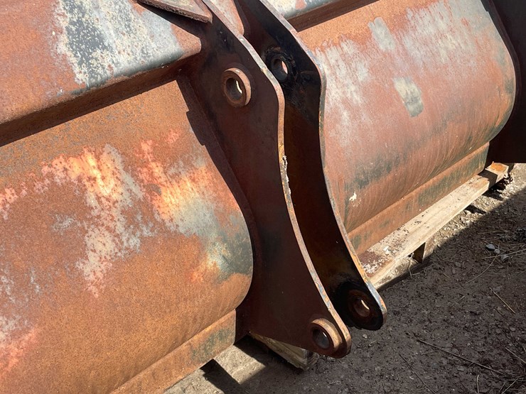 #5686-•-pin-on-bucket-image-9