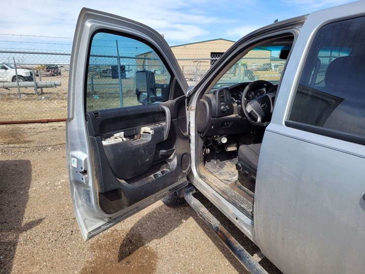 2010-chevrolet-silverado-2500-lt-image-14