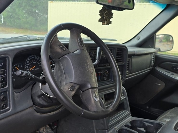 2006-chevrolet-2500-image-18