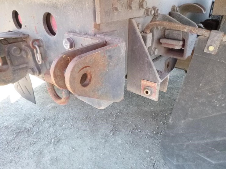 2001-freightliner-fl70-image-27