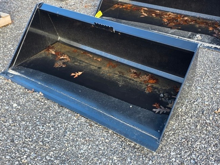 new-swict-60"-skidloader-bucket-image-4