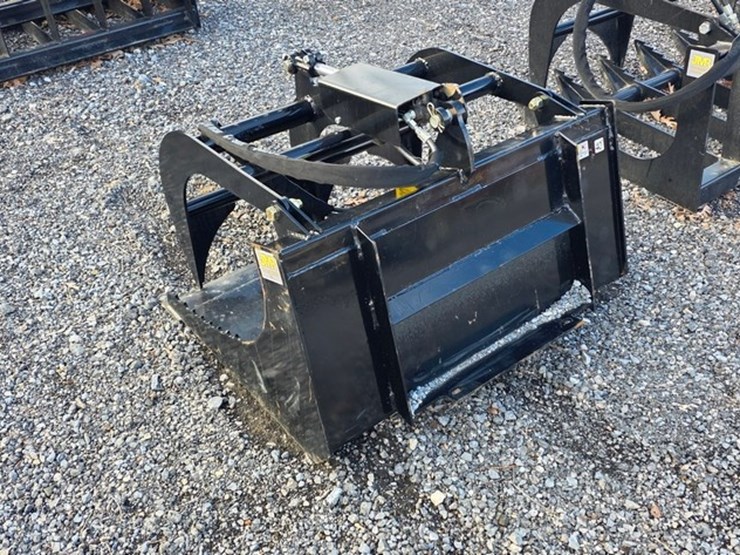 new-jmr-40"-mini-skidloader-grapple-image-1
