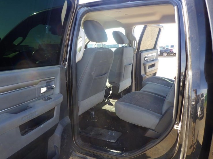 2016-dodge-3500-image-8