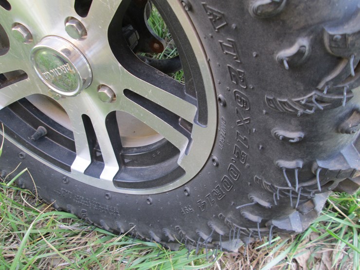 2011-caterpillar-550-image-6