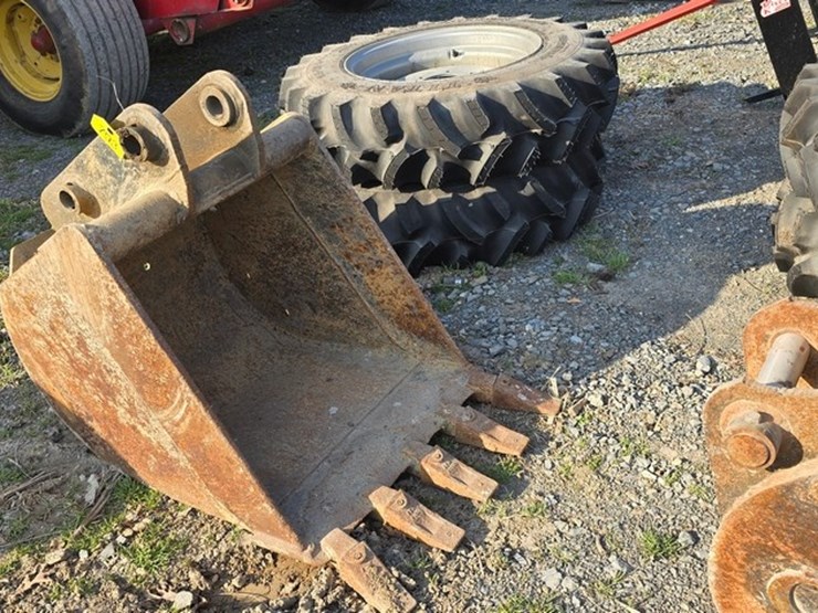 22"-excavator-bucket-image-2