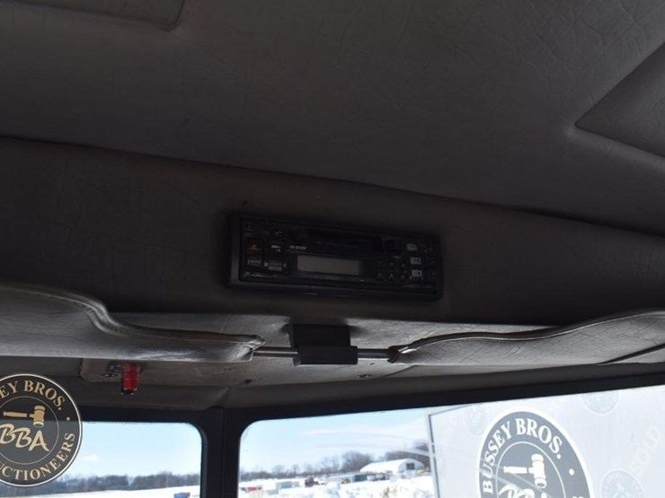 2005-peterbilt-385-image-39