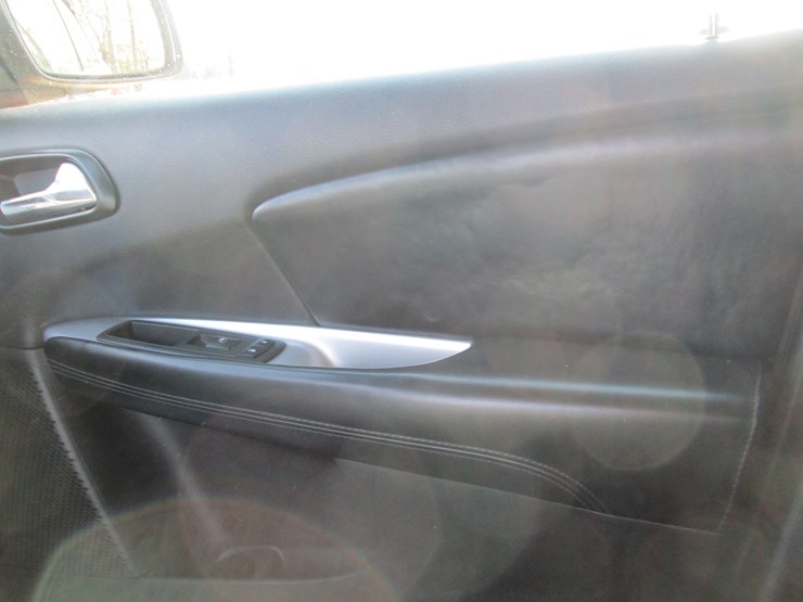 2014-dodge-journey-sxt-image-25