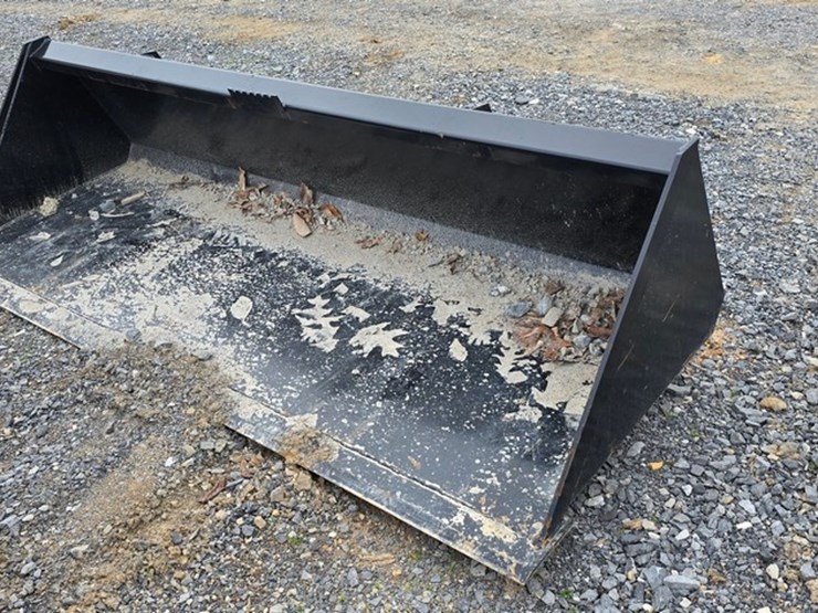 new-swict-84"-skidloader-bucket-image-3