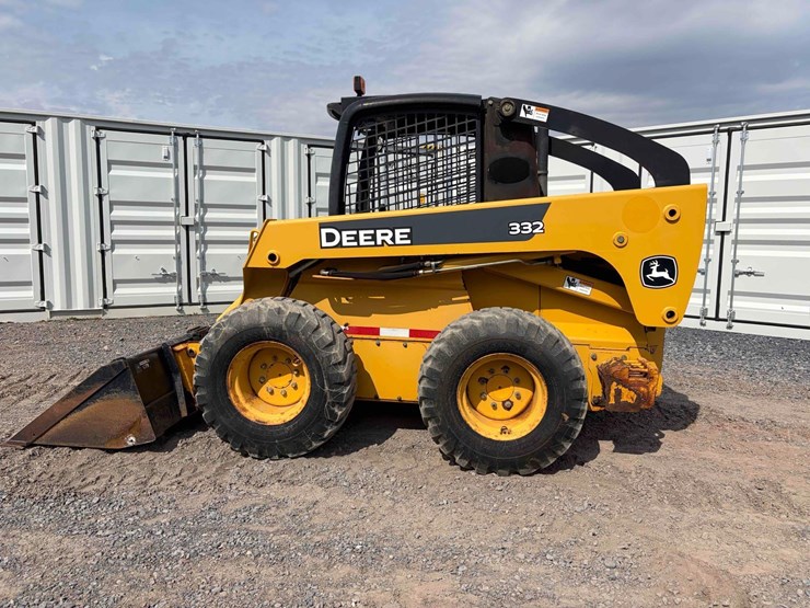 john-deere-332-image-5