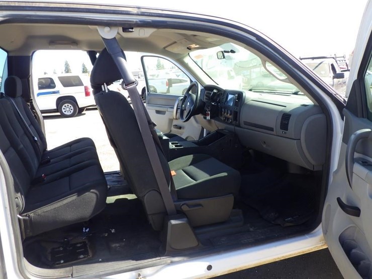 2013-chevrolet-2500hd-image-6