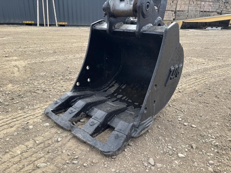 takeuchi-tb216-image-12