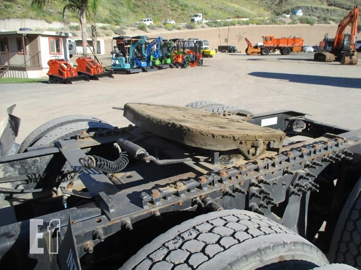 2017-international-prostar-image-16