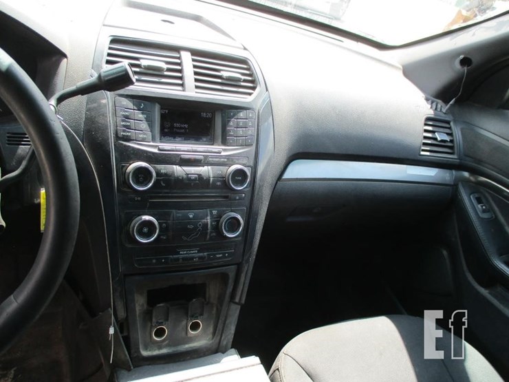 2016-ford-explorer-image-9