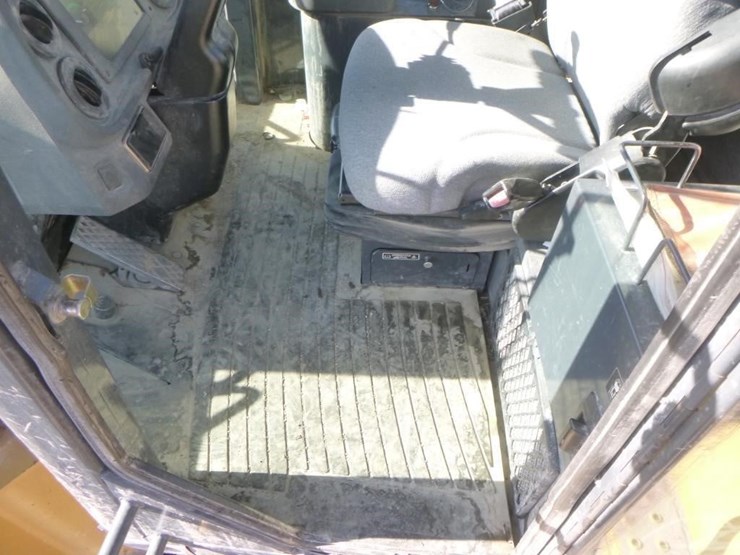 2005-deere-624j-image-23