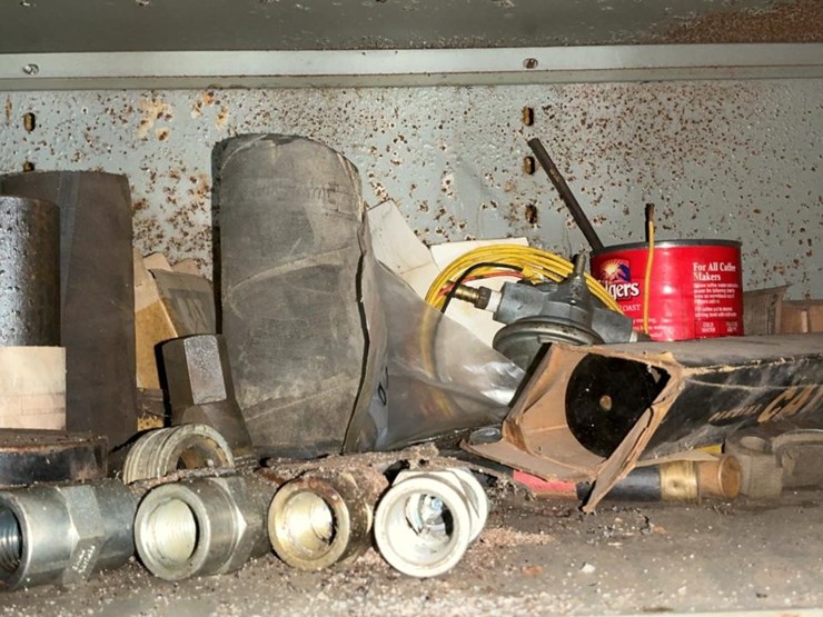 #231-•-parts-shelf-and-contents-image-44