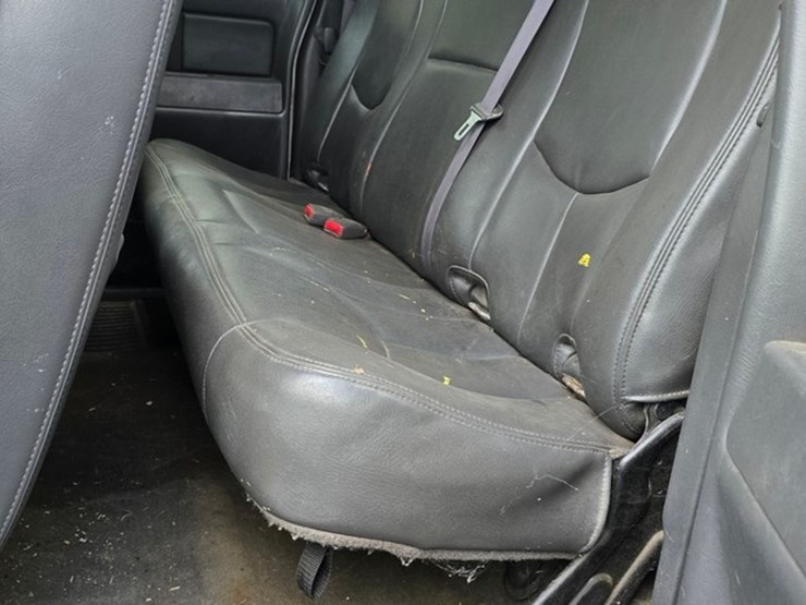 2006-chevrolet-2500-image-16