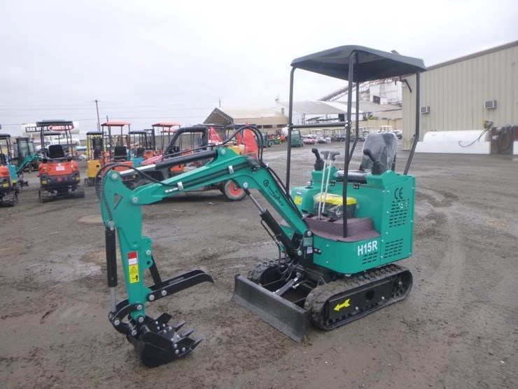 2025-agt-h15r-hydraulic-excavator-image-1