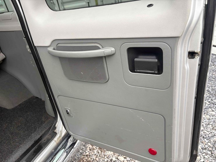 2011-ford-e350-image-13