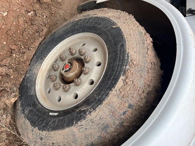 2004-peterbilt-357-image-4