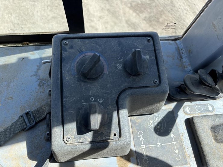 2002-caterpillar-d3g-image-29