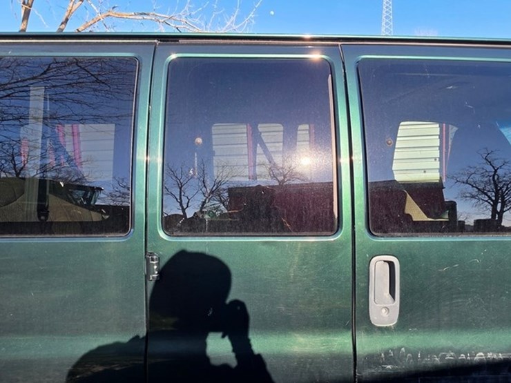 2000-chevrolet-3500-image-17