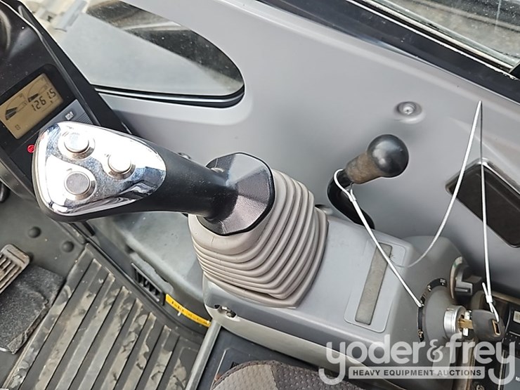 2011-hitachi-zx50u-3f-image-35