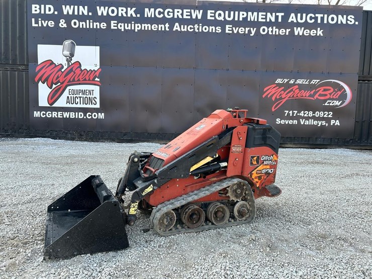 2017-ditch-witch-sk600-image-1