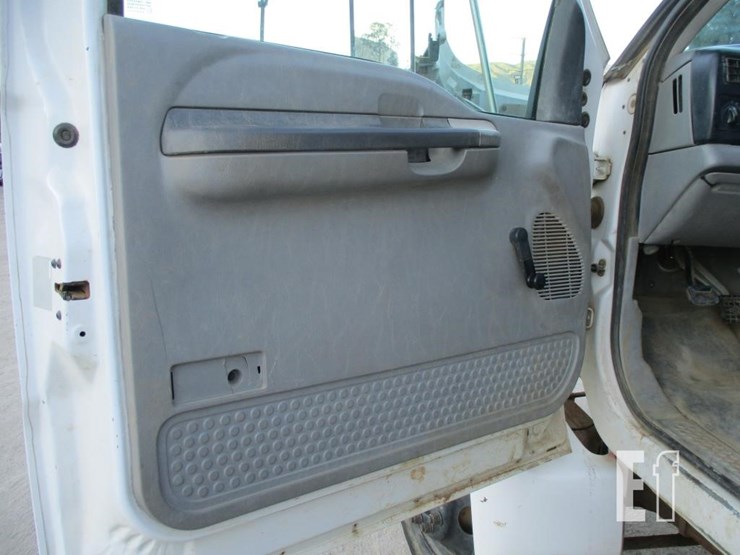 2001-ford-f750-image-14