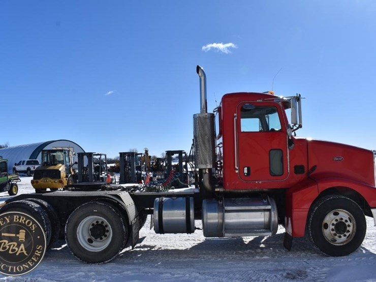 2005-peterbilt-385-image-6