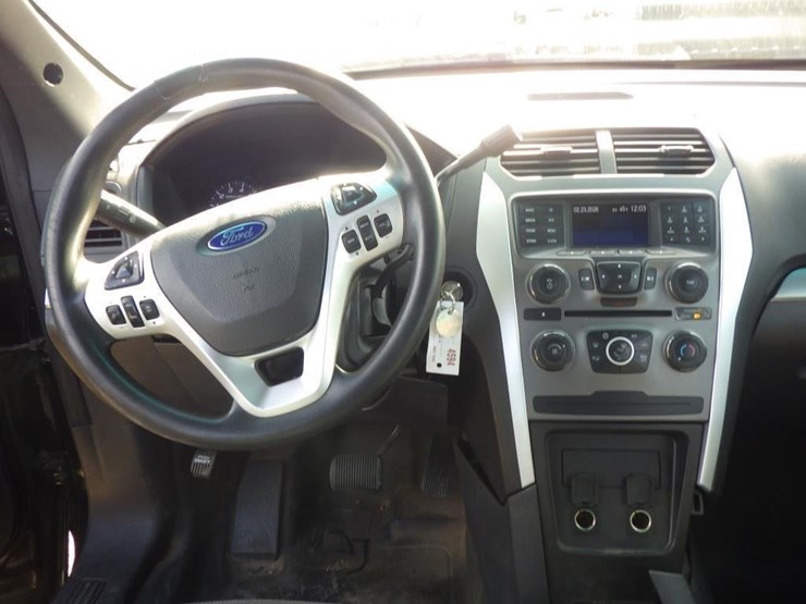 2013-ford-explorer-image-10