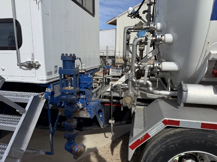 2013-cs&p-180k-scfh-10k-wp-nitrogen-pumper-mtd-on-2013-loadcraft-t/a-trailer-image-11