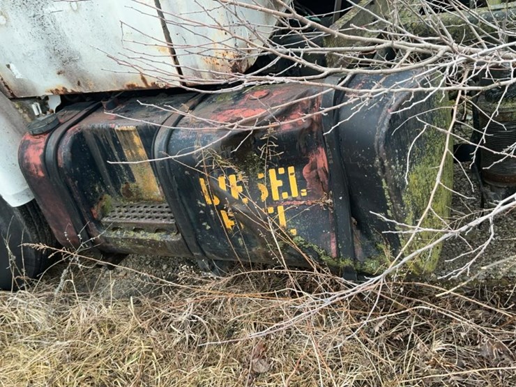 1984-gmc-9500-image-32