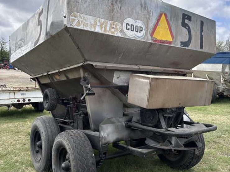 #118-•-tyler-5-ton-fertilizer-spreader-trailer-image-7