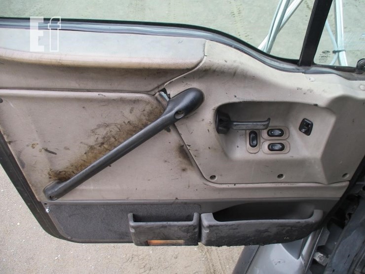 2008-sterling-l9500-image-15