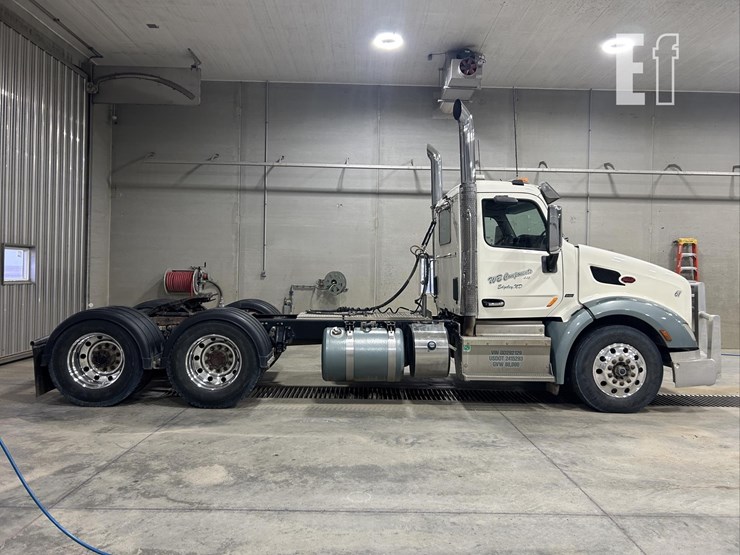 2016-peterbilt-579-image-4