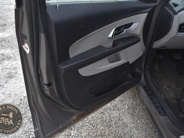 2010-chevrolet-equinox-ls-image-17