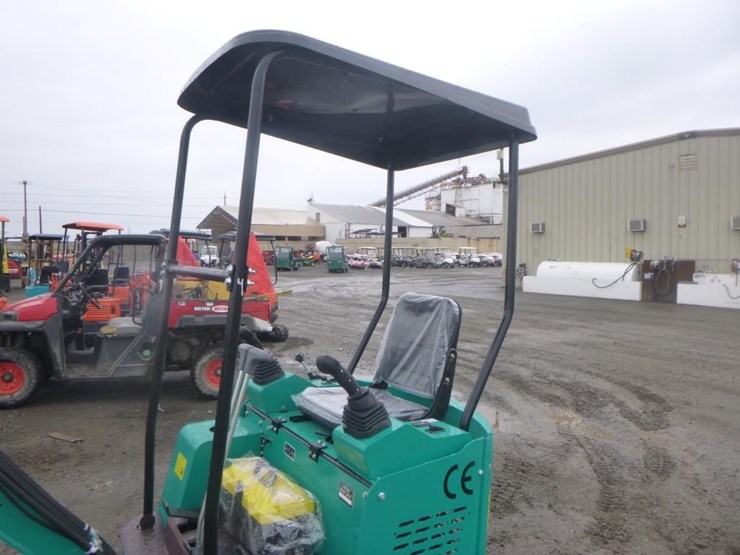 2025-agt-h15r-hydraulic-excavator-image-18