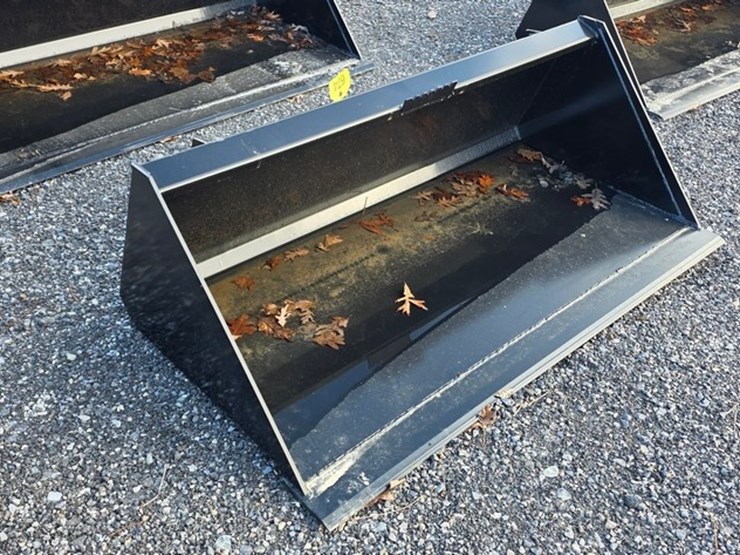 new-swict-60"-skidloader-bucket-image-3