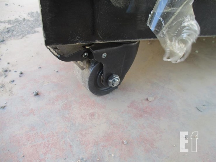 47"-x-86"-x-85"-double-stall-bathroom-image-18